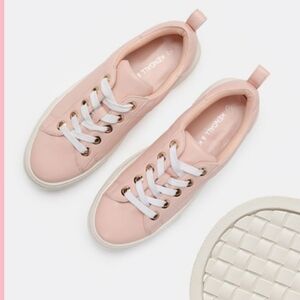Kendall&Kylie sneakers  size 6